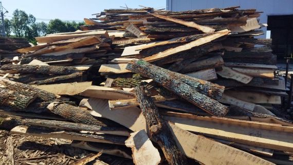 Skládané dřevo - okory akátu, dubu, jasanu