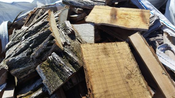 Akátové okory vhodné k topení