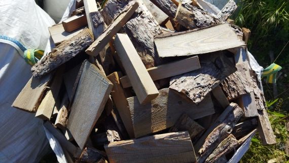 Lehce hořlavé jehličnaté okory